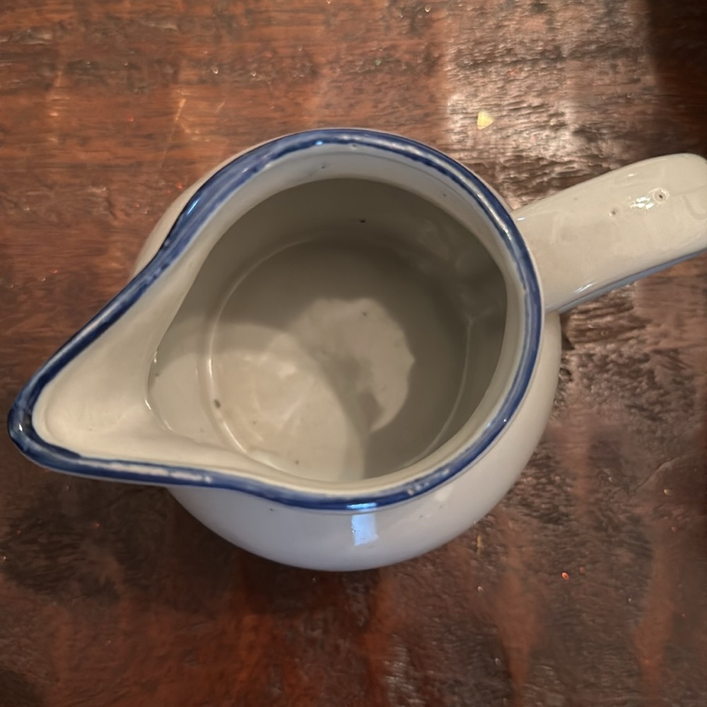 3 piece Beautiful blue and cream pottery tea set - Picture 3 of 12